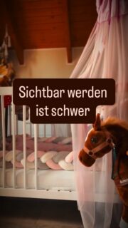 Sichtbar werden ist schwer.

Ich habe heute 52 stolze Follower.

 
Und ich baue trotzdem etwas auf.

 
Nicht für die Reichweite, sondern weil ich weiß:

🩶 Das hier hat Bedeutung.

 
Ich starte: Neusicht Impulse.

 
Und das ist erst der Anfang.

Für mich ist es schwer, weil es bedeutet, gesehen zu werden.

Mit Gedanken, die nicht jeder teilt.
Mit Ideen, die anecken.
Mit Fragen, die unbequem sind.

Und trotzdem mache ich es.

Weil ich glaube,
dass genau dieses Umdenken fehlt. Weg von Schuld und Opferrolle hin zu Verständnis. 

Trigger Glaubenssätze Muster Opferrolle Schuld Schmerz Verantwortung Human Design Chiron Persönlichkeitsentwicklung Inneres Kind Businessaufbau Start Sichtbarkeit #neusichtimpulse #persönlichkeitsentwicklung #selbsterkenntnis #businessaufbau #selbsterkenntnis